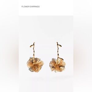 NWT ZARA GOLD FLOWER DROP EARRINGS